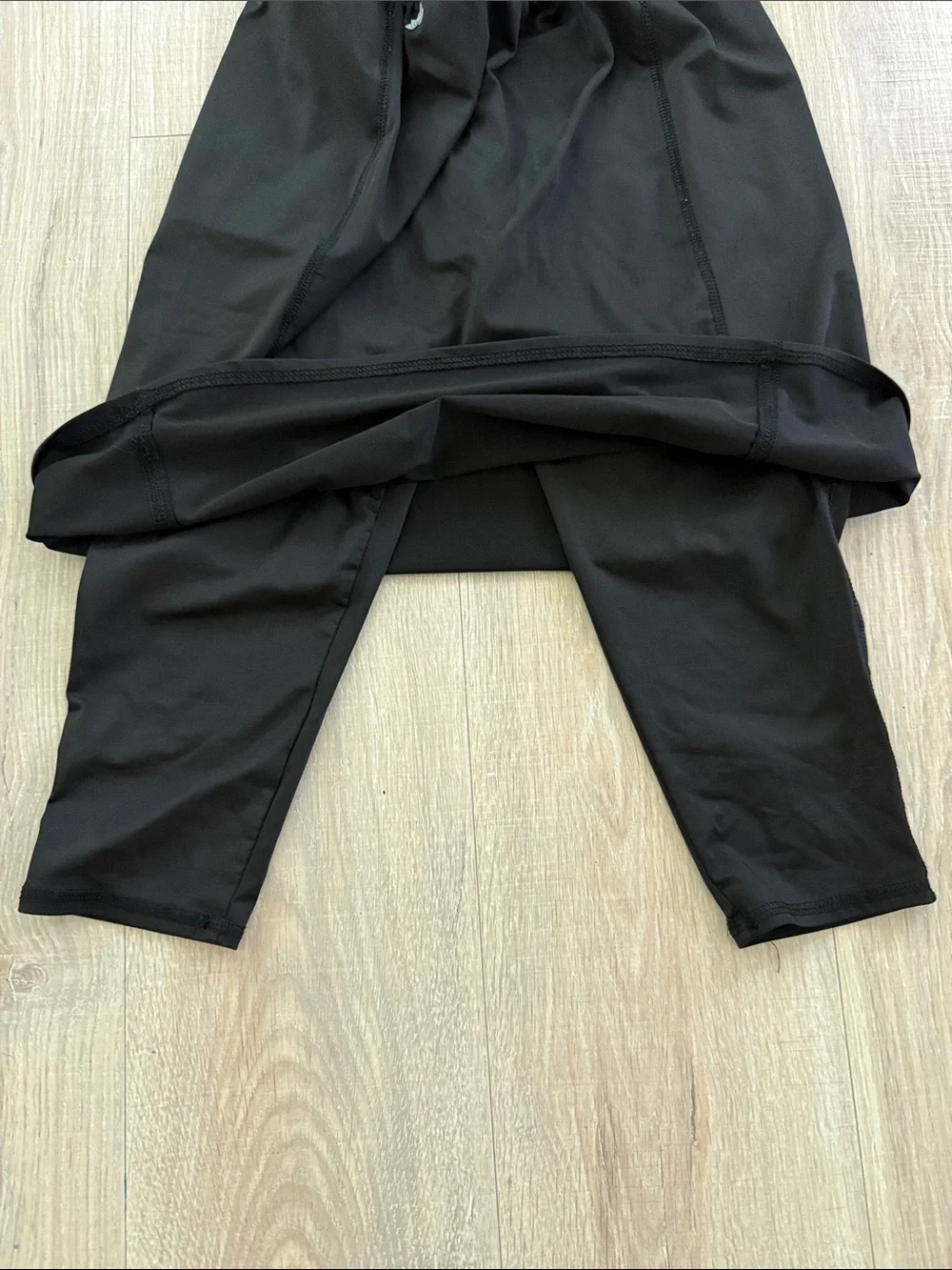 Snoga Women’s Black Active Skirt with Built-In Capri Leggings